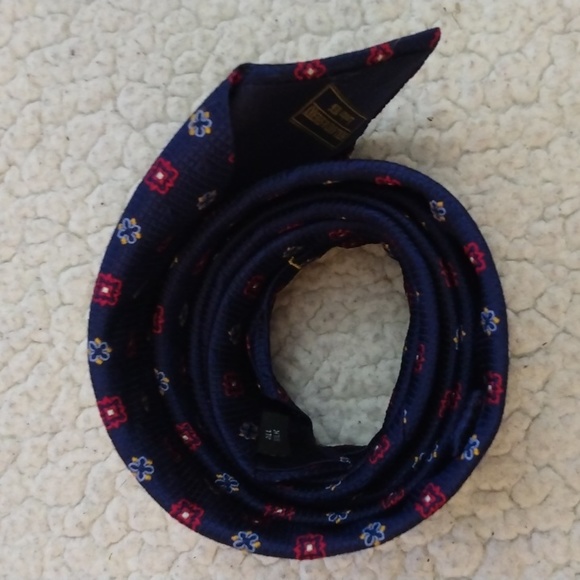 Holland & Sherry London 1836 Navy/Burgundy Silk Foulard Tie (Handmade in USA) - Picture 12 of 12